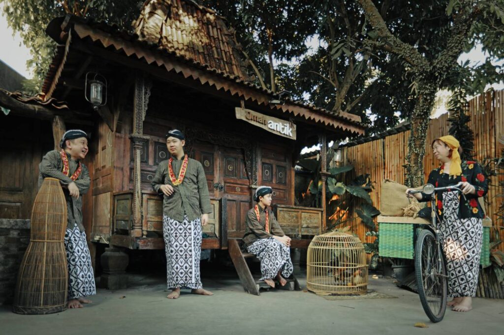 Paket 2 Ber - Berbusana Jawa - Omah Kecebong