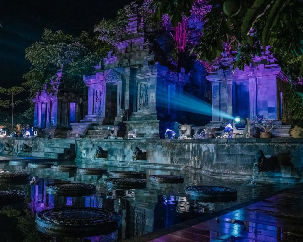 Candi Tirto Raharjo - Set Pentas