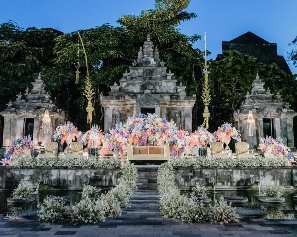 Dekorasi Wedding di Candi Tirto Raharjo