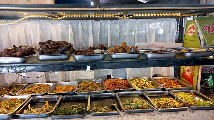 Menu Prasmanan Angkringan Puncak Bibis